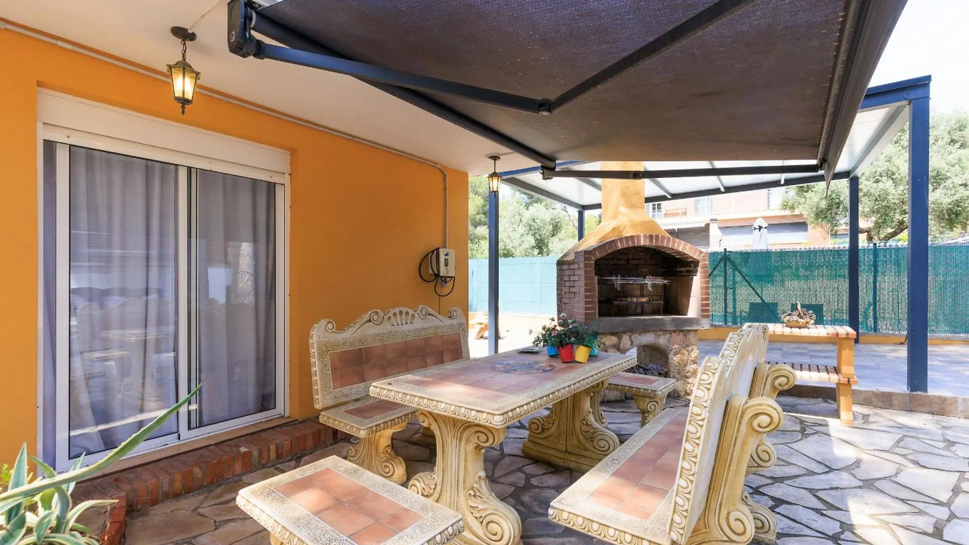 Villa Frades 살루 0*,