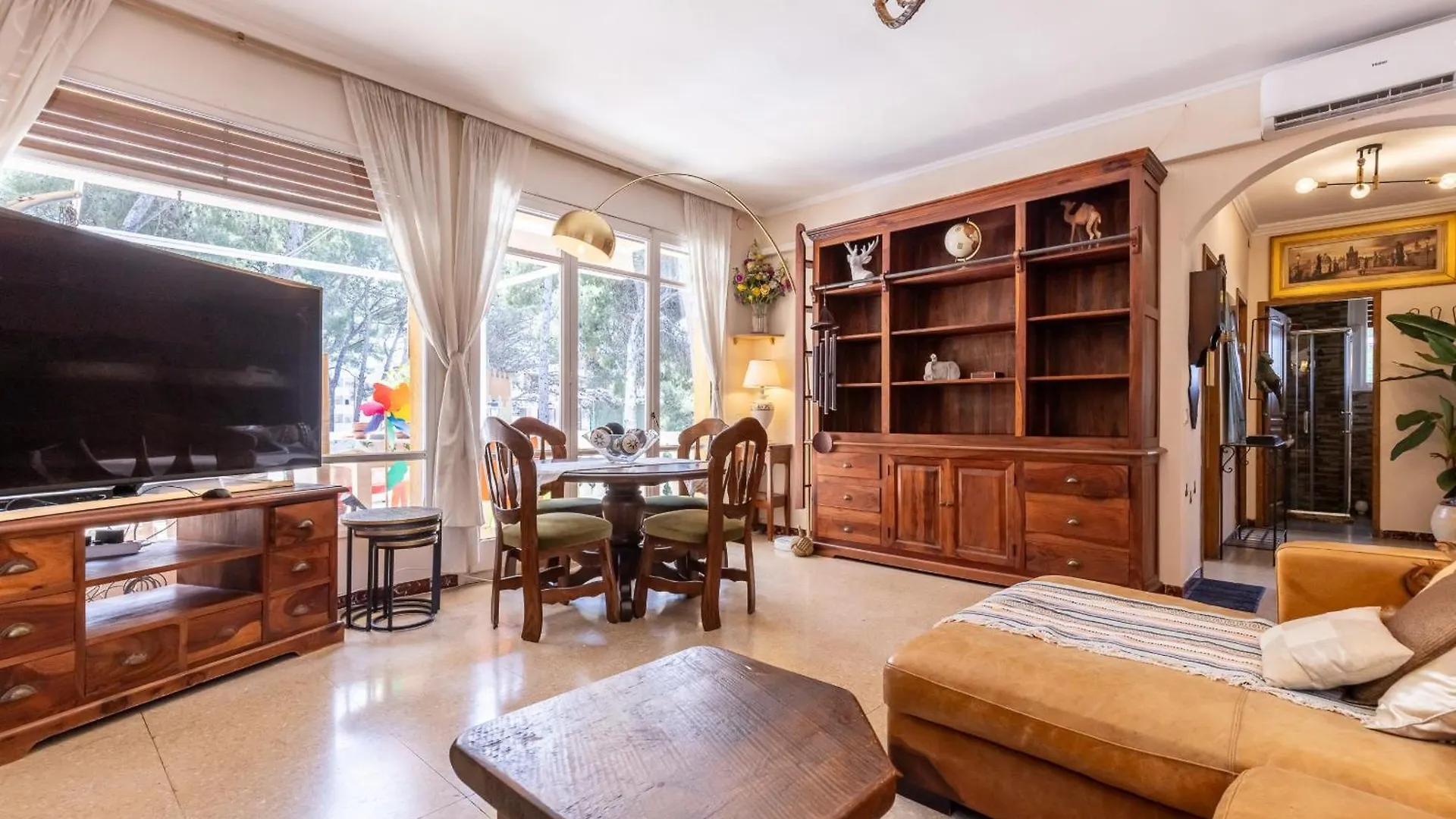 סאלו Villa Frades
